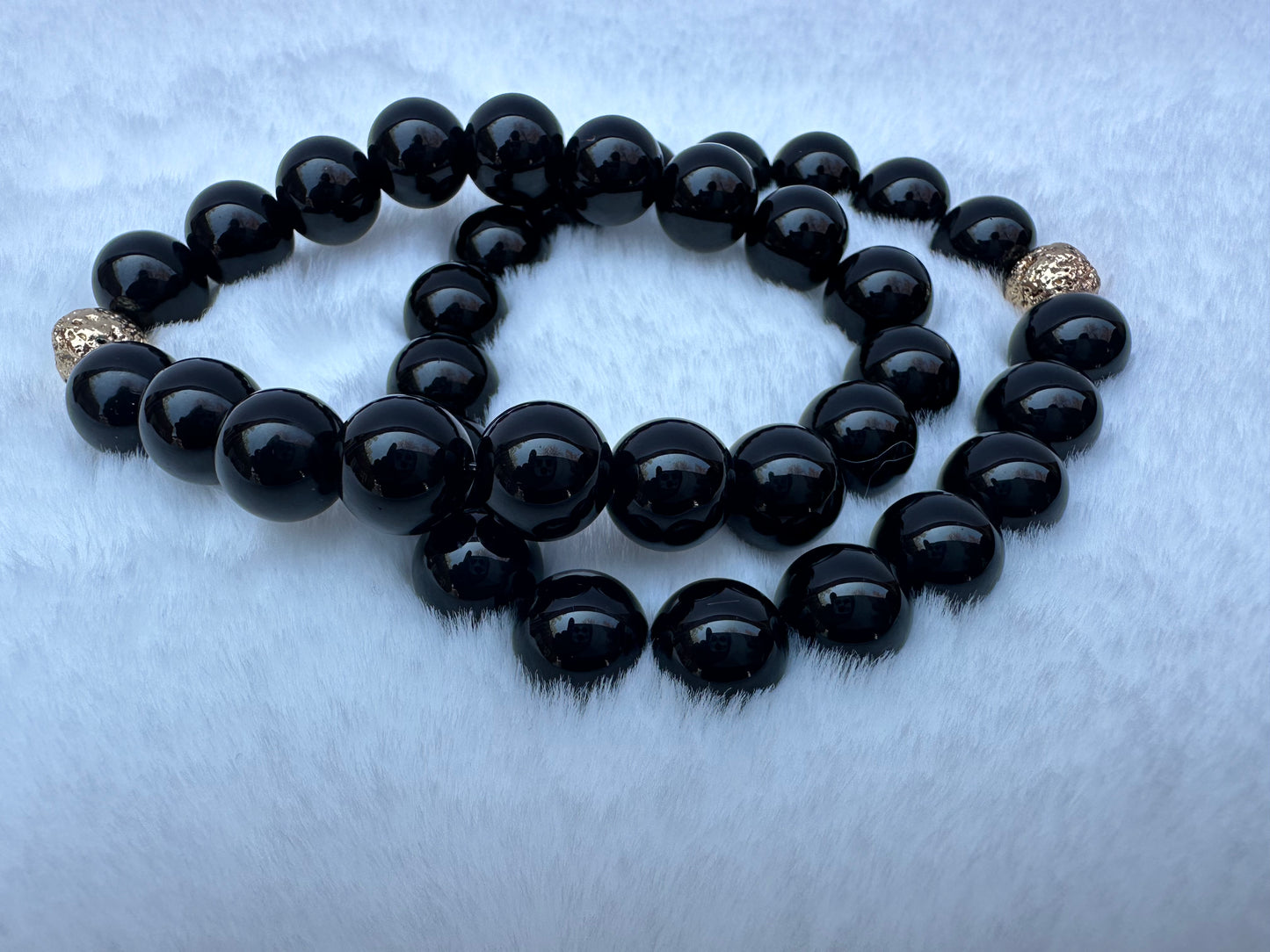 Hübsche Armbänder in Schwarz