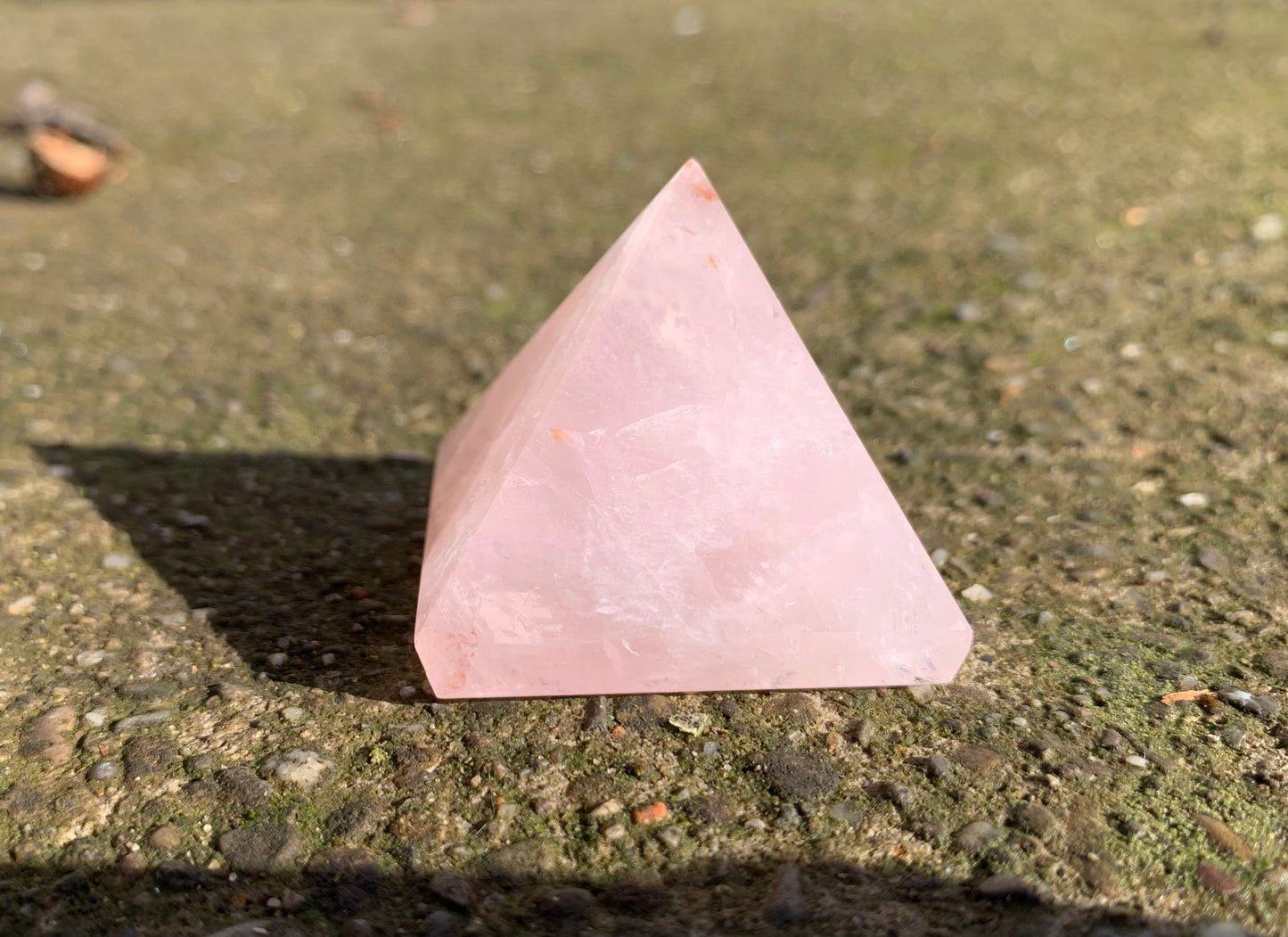 Rose quartz small pyramid